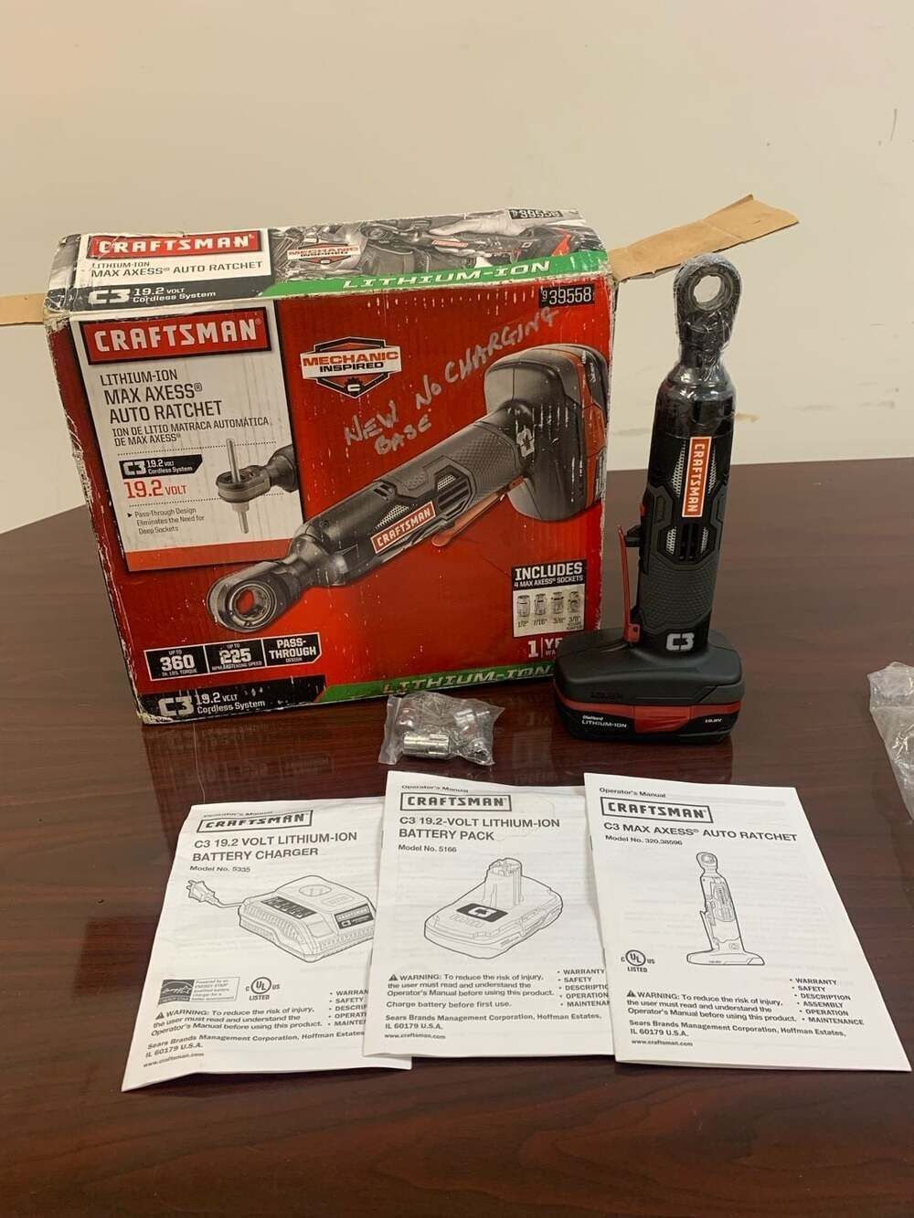 Craftsman C3 19.2V Max Axess Auto Ratchet w/ Battery and Socket Set. No charger